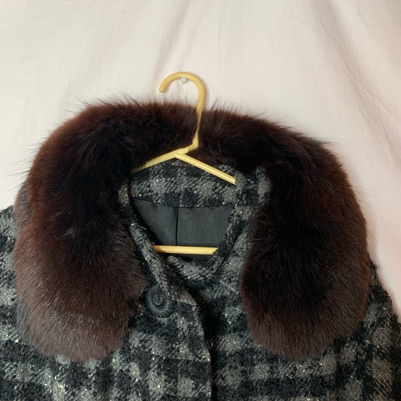 vintage 50s/60s long heavy coat, faux fur collar, no size tag see measurements - Picture 3 of 13